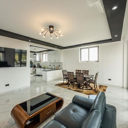 나이바샤 Avian Court Penthouse 아파트 호텔 외부 사진